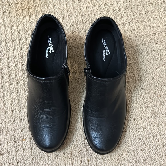 Black ankle boots - so comfy & cute - never worn - man made leather like - Picture 3 of 6